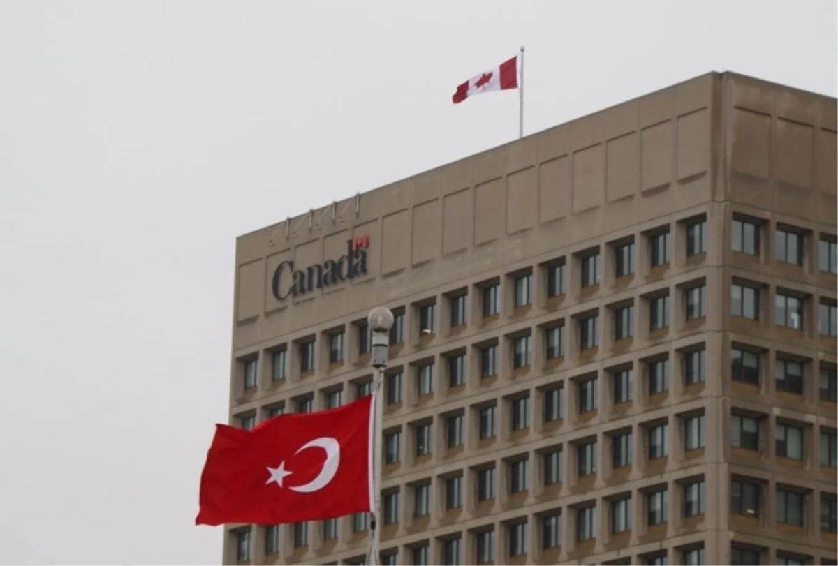 Kanada Semalarında Türk Bayrağı Dalgalandı
