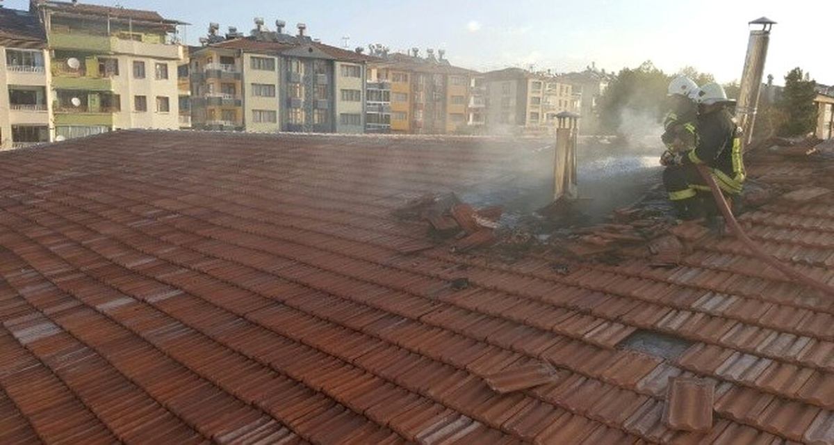 Kernek Külliyesi\'nin Çatısında Yangın Çıktı