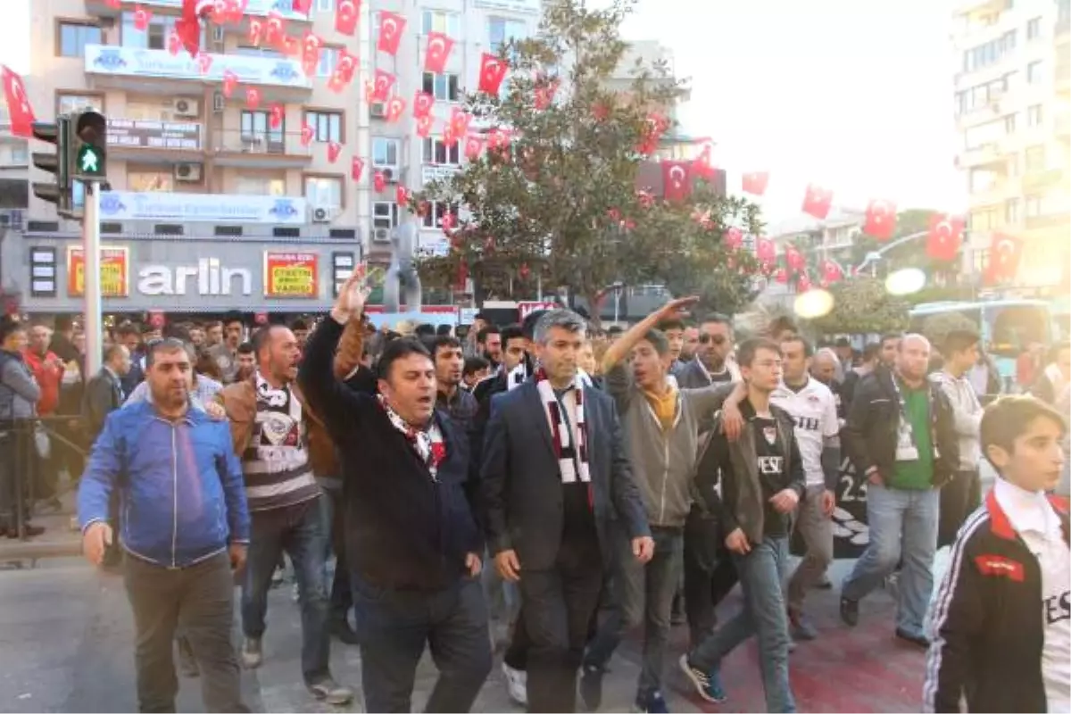 Manisasporlu Taraftarlardan Yönetimi Protesto Yürüyüşü