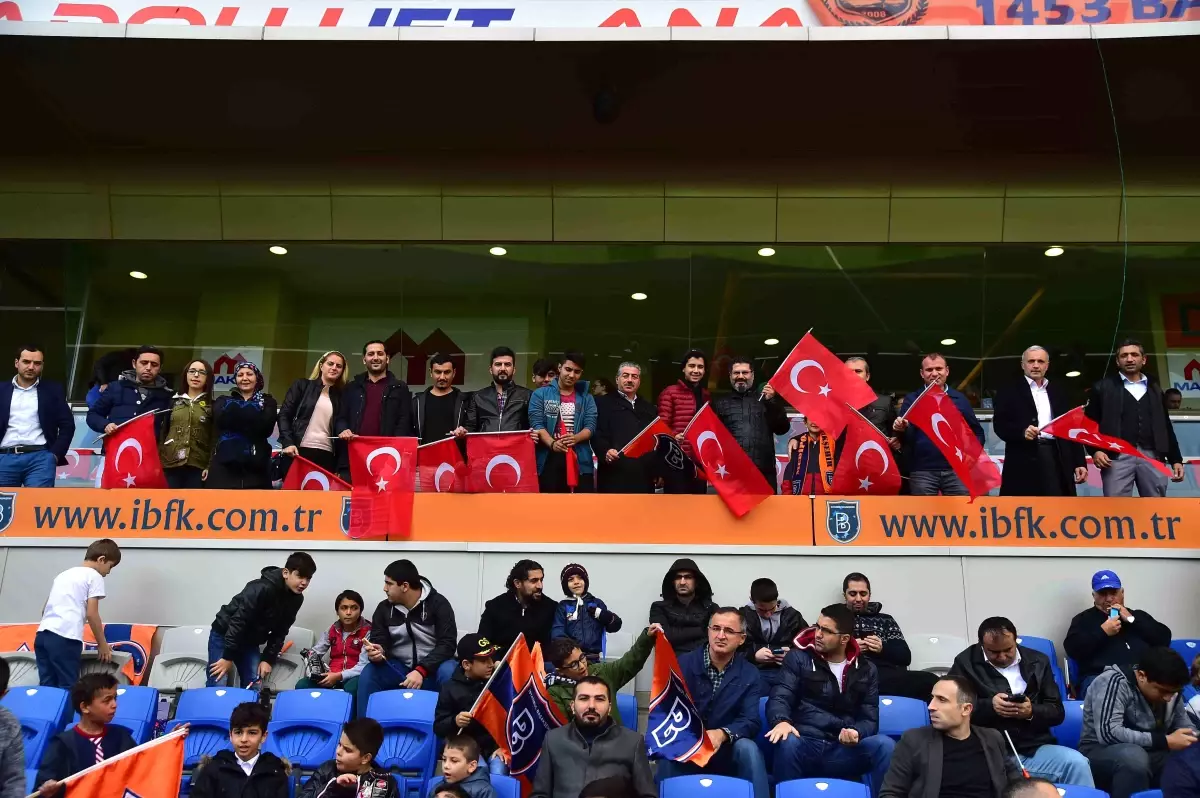 "15 Temmuz gazileri futbol müsabakasında ağırlandı"