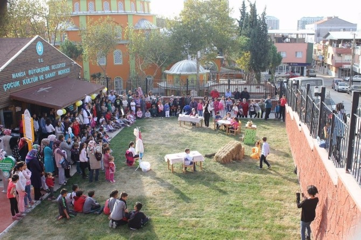 Altın Yumurtlayan Tavuk\' Turgutlu\'da