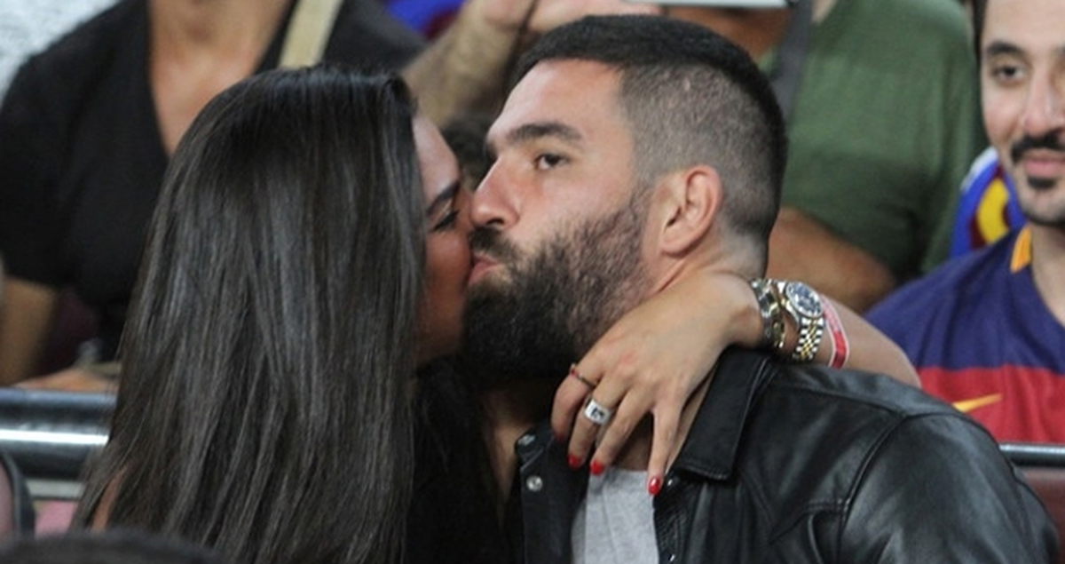 Arda Turan, Ralli Şampiyonu Simin Bıçakçıoğlu'nu Tebrik Etti