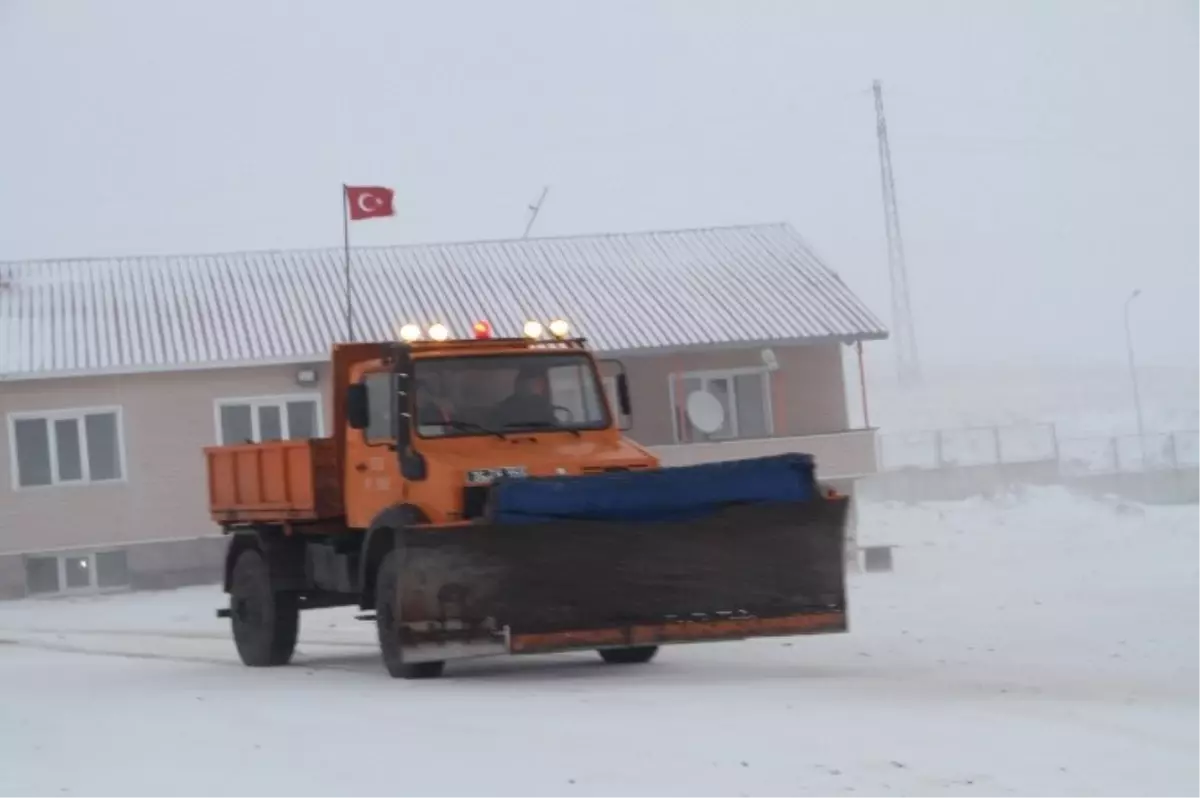 Ardahan\'da Yüksek Kesimlerde Kar Yağışı