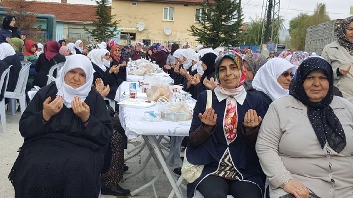 Başkan Yalçın, Merhum Babası İçin Mevlit Okuttu