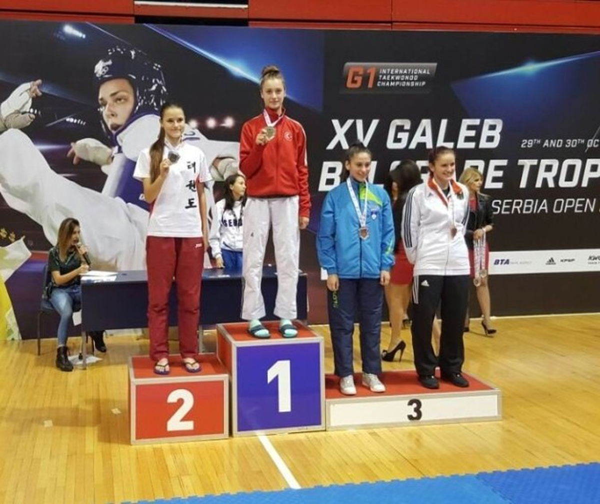 Beyşehir\'de Mlilli Tekvandocu Zeliha Ağrıs\'ın Avrupa Başarısı Sevinci