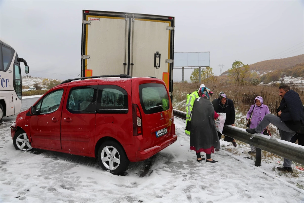 Bolu\'da Kar Yağışı Kazalara Neden Oldu