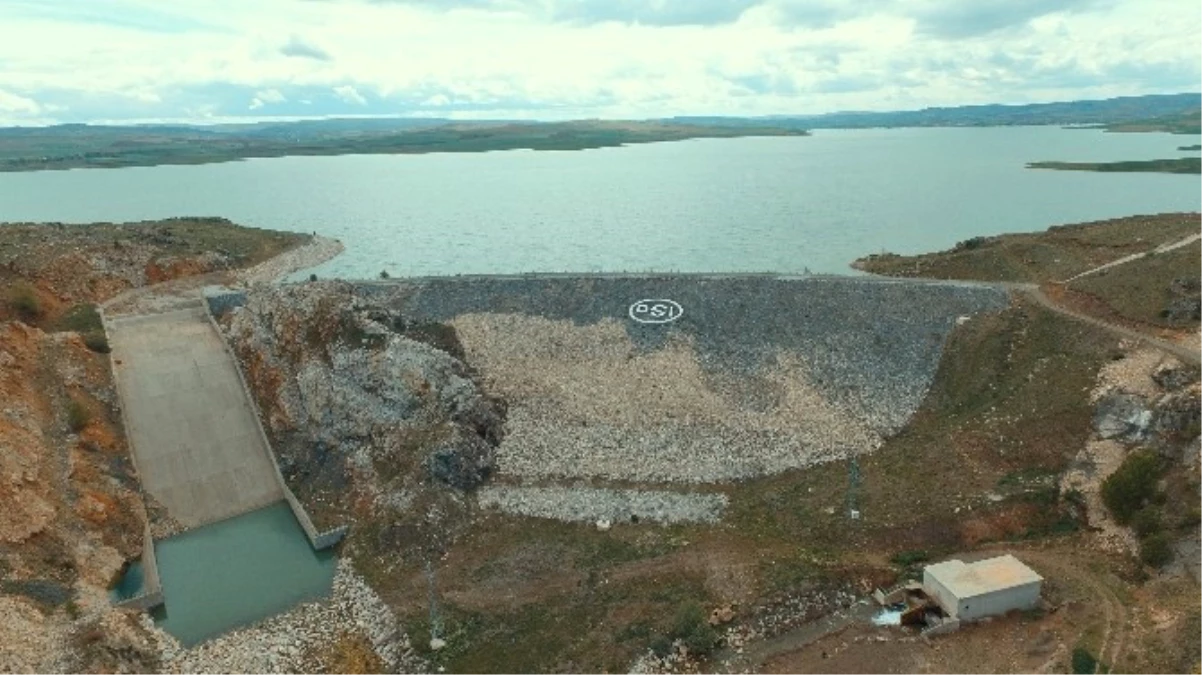 Çorum\'un En Büyük Sulama Projesinde 15 Bin Dekar Arazi Suyla Buluşacak