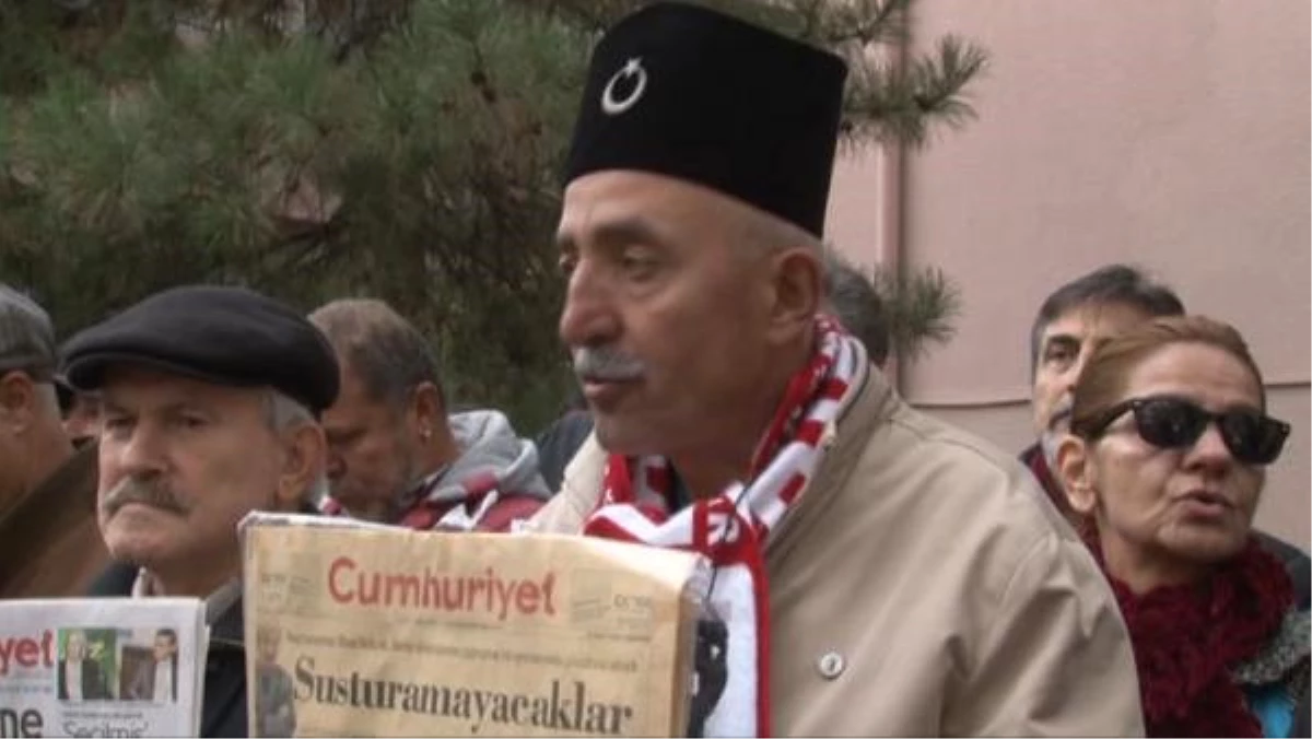 Cumhuriyet Gazetesi\'ne Yapılan Operasyon Protesto Edildi