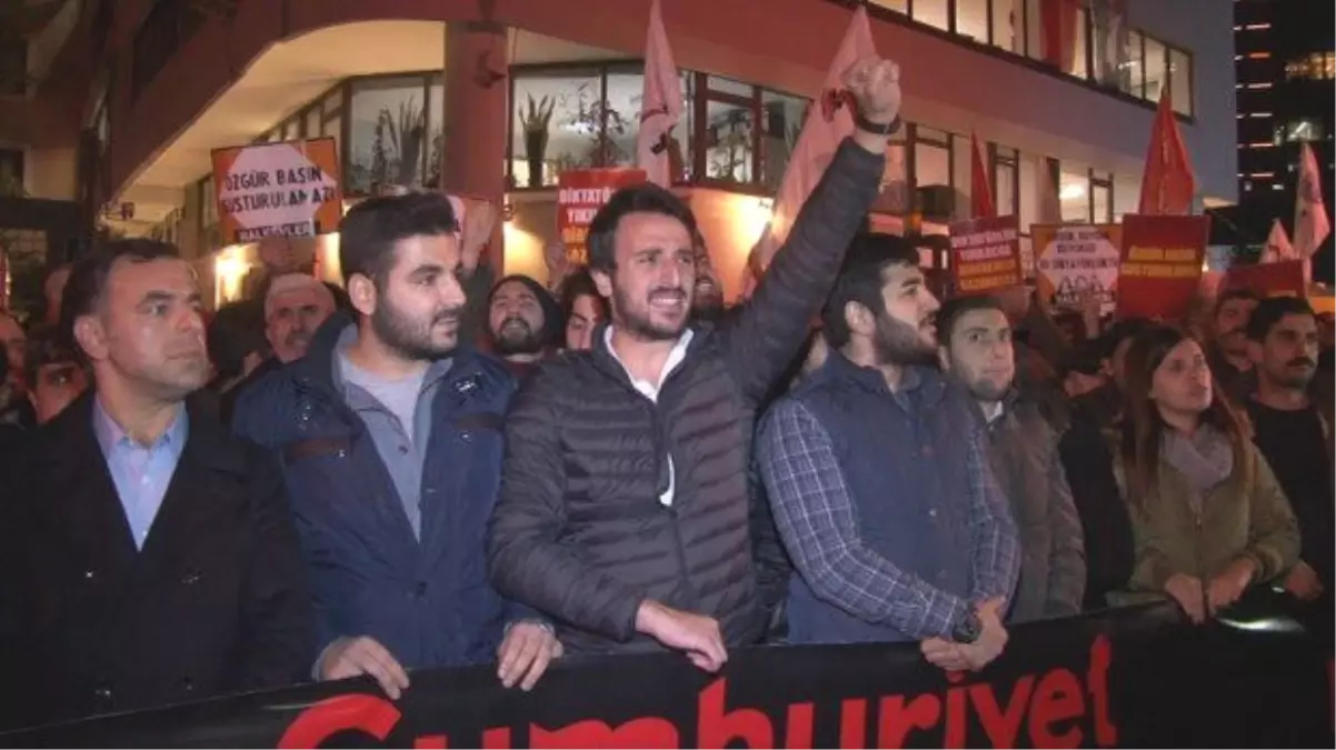 Cumhuriyet Gazetesi Önündeki Bekleyiş Sürüyor