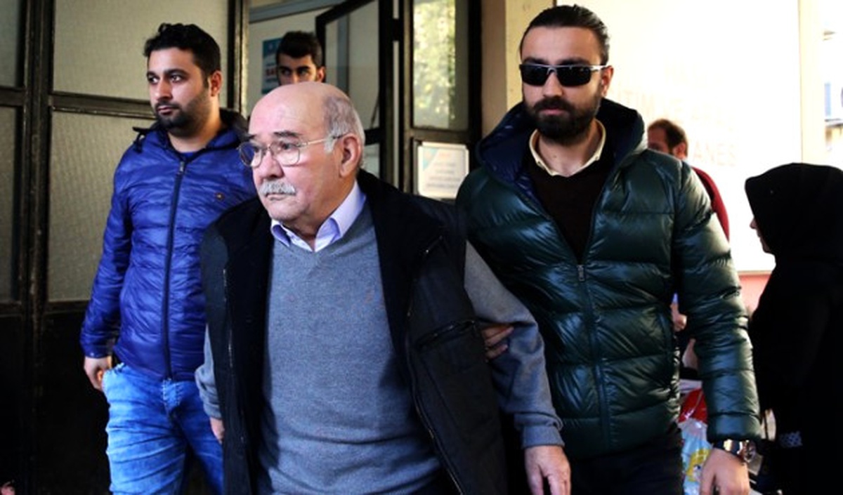 Cumhuriyet\'in Yazar ve Yöneticilerine Gözaltı