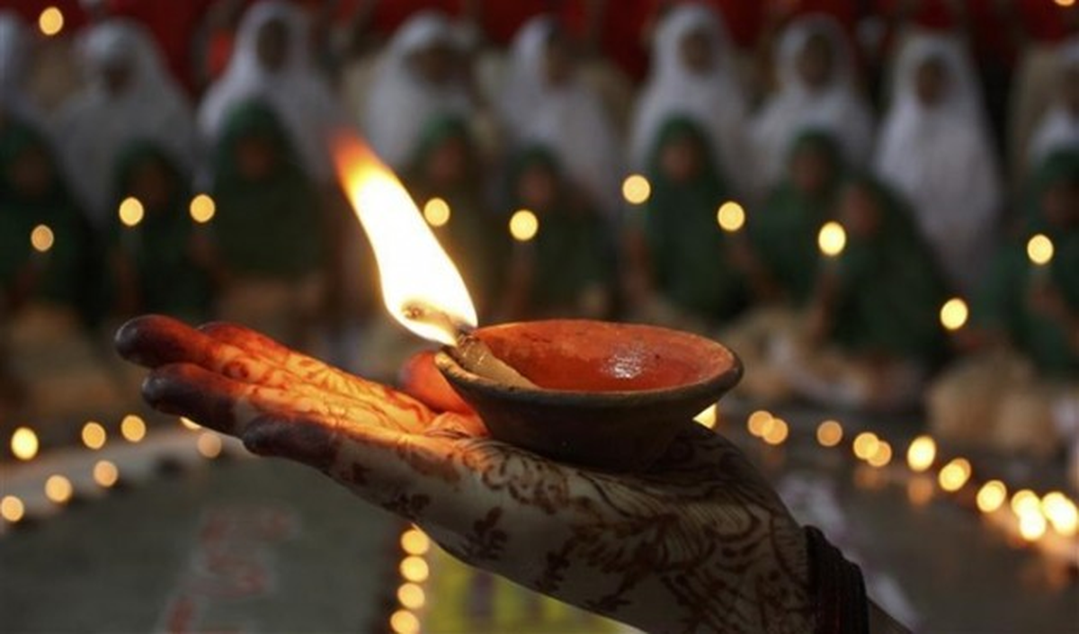 Diwali Bayramı, Bugün Dubb Indian Bosphorus\'ta