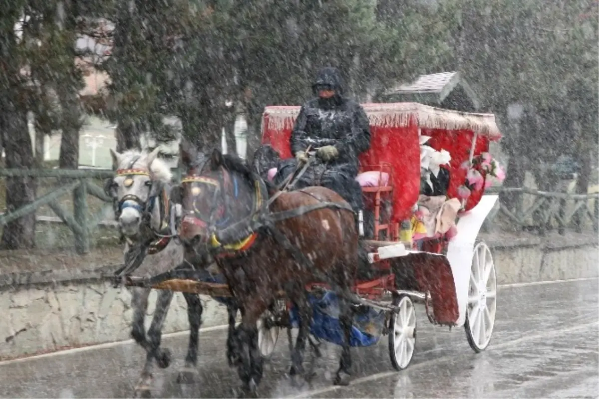 Doğa Harikası Abant\'a Yılın İlk Karı Düştü