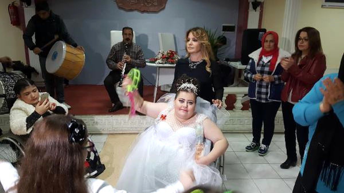 Engelli Nildem'in Hayali Gerçekleşti, Murat Boz Temsili Damat Oldu