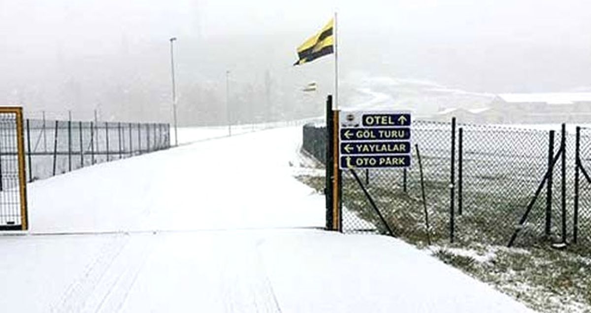 Fenerbahçe'nin Düzce'deki Topuk Yaylası Tesisleri Beyaza Büründü