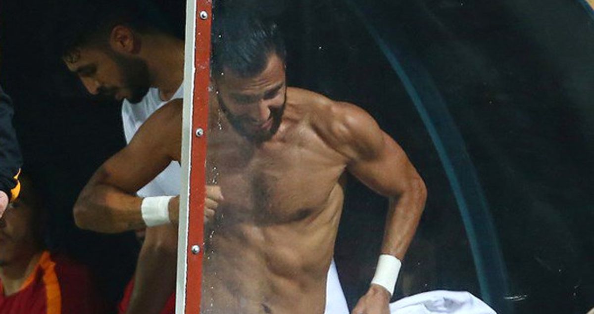 Galatasaray Yönetimi, Yasin Öztekin'i Kadro Dışı Bıraktı