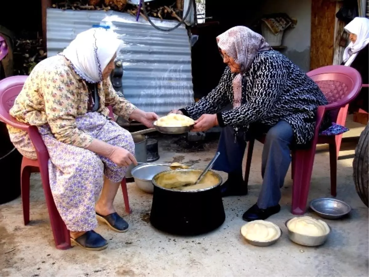 Komşuların Pekmez Köpüğü Dayanışması