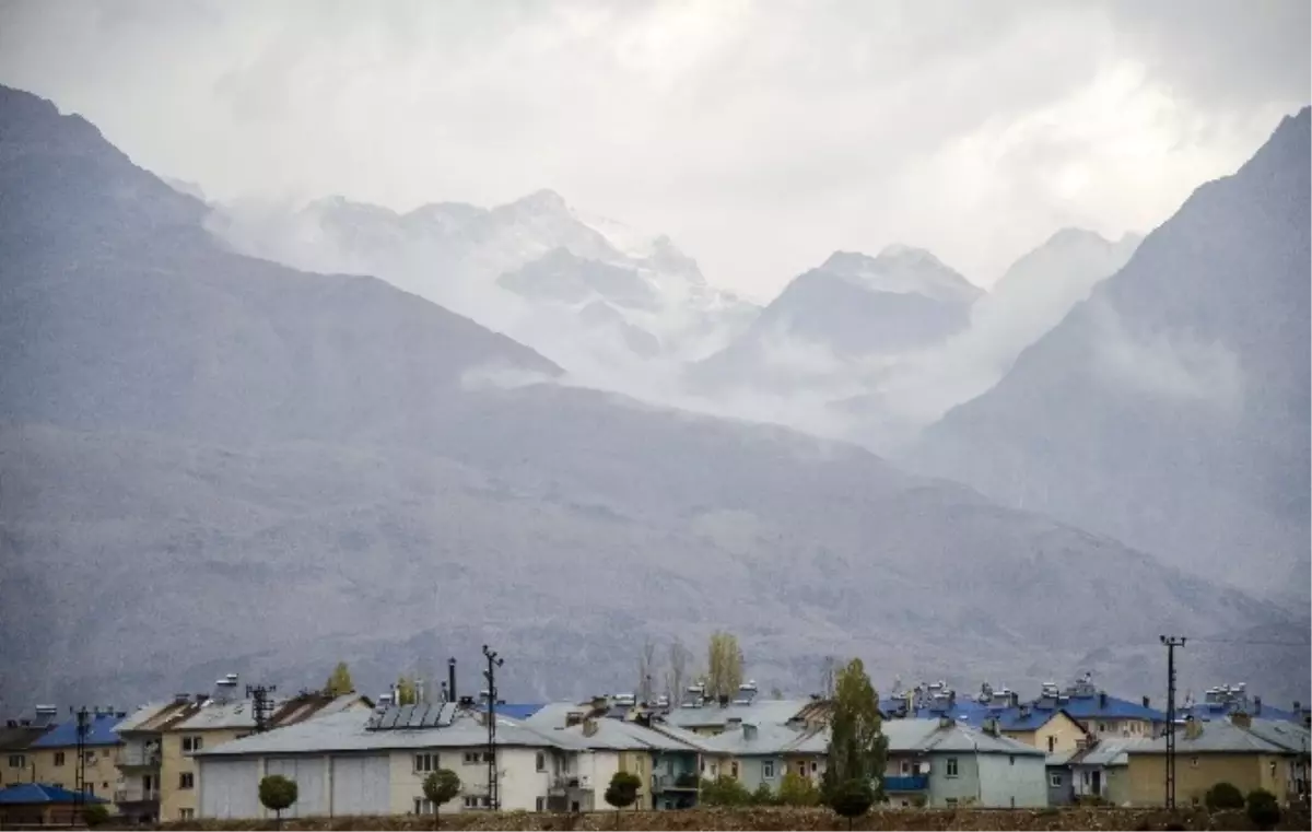 Munzur Dağları Beyaza Büründü