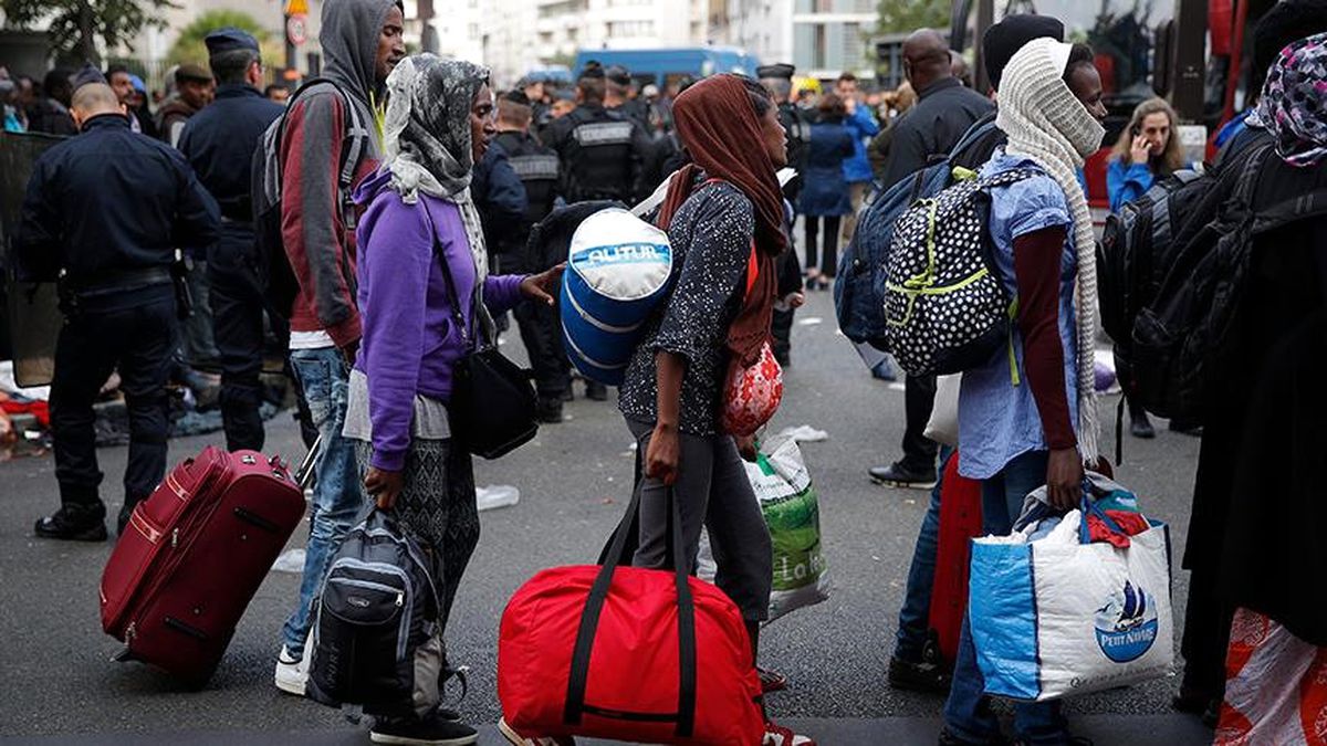Paris\'te Sığınmacı Kampı Tahliye Edildi