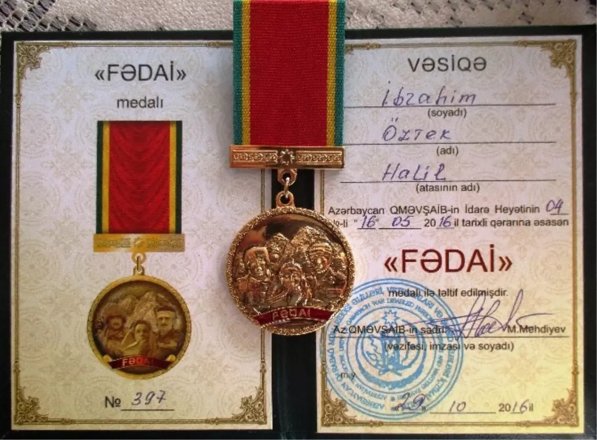 Prof. Dr. İbrahim Öztek\'e Azerbaycan\'dan Fedai Madalyası