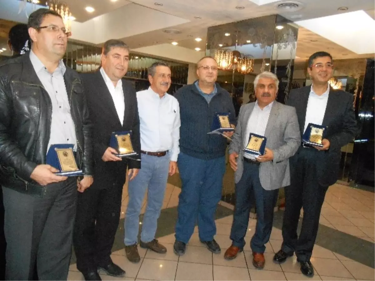 Sivrihisarlılar Derneği\'nden İş Adamları ve Hayırseverlere Plaket