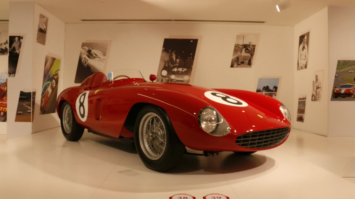 TÜGİAD Bursa Ferrari\'de…