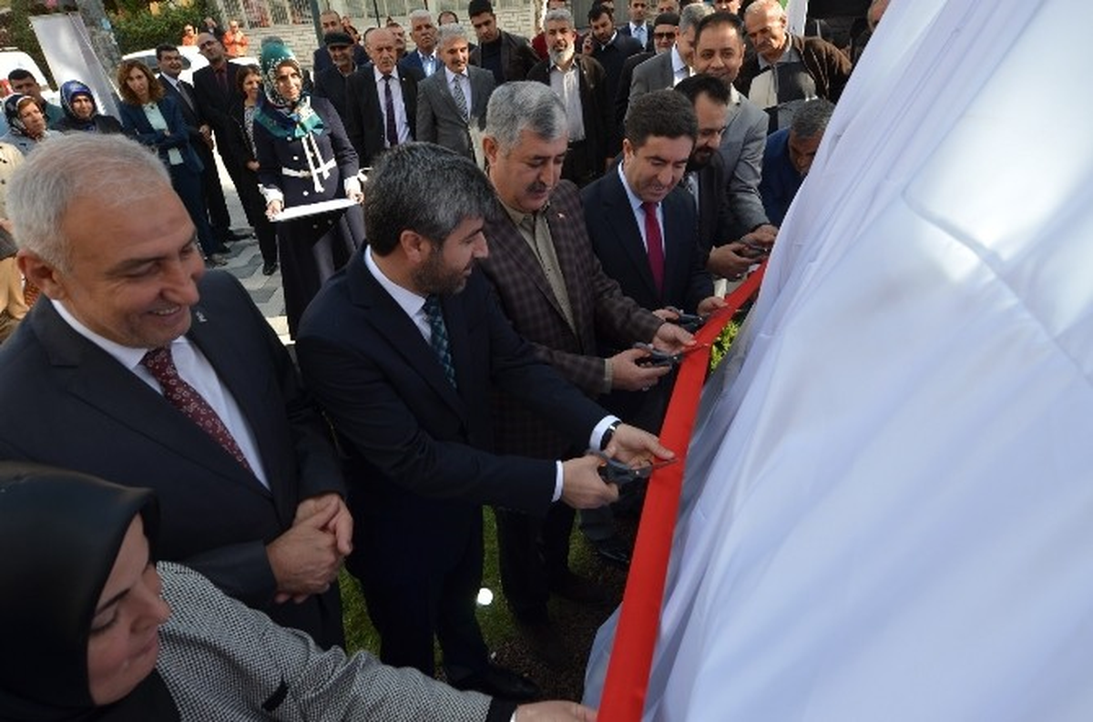 Yeşilyurt Belediyesi Tarafından Yaptırılan \'Elif-Vav\' Kaidesinin Açılışı Yapıldı