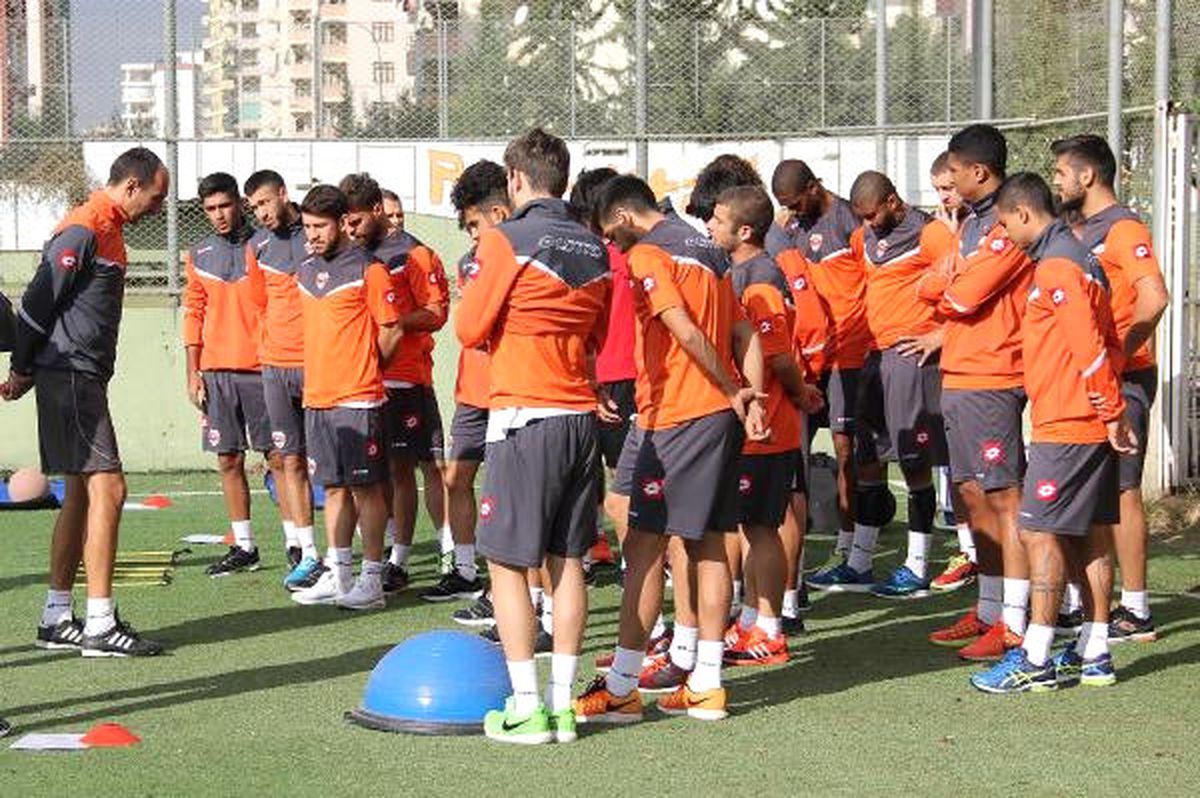 Adanaspor Ayak Tenisi Oynadı