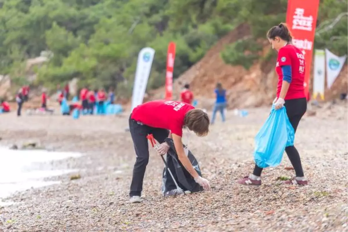 Akbank "Şehrin İyi Hali Genç Gönüllüler" ile Şehirlere İyilikler Taşıdı