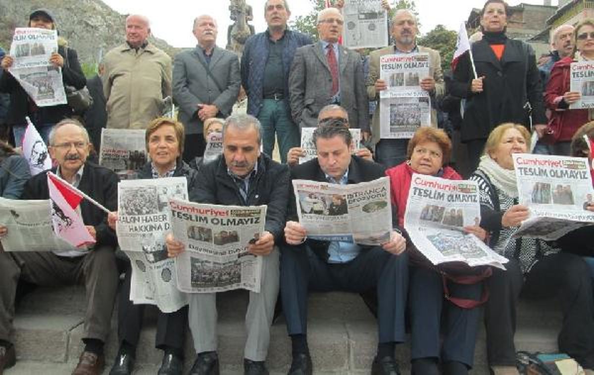Amasya\'da CHP\'den Sessiz Gazete Okuma Eylemi