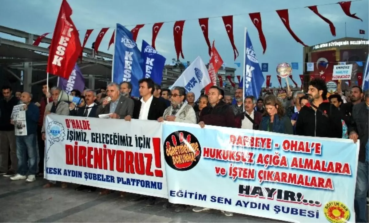 Aydın\'da Bir Grup Kesk Üyesinden Khk Eylemi