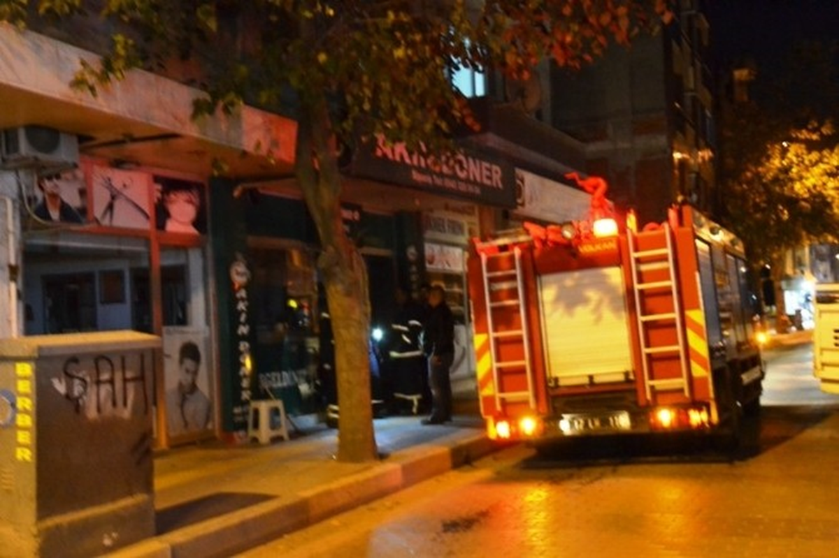 Biga\'da Dönercide Çıkan Yangın Maddi Hasara Yol Açtı