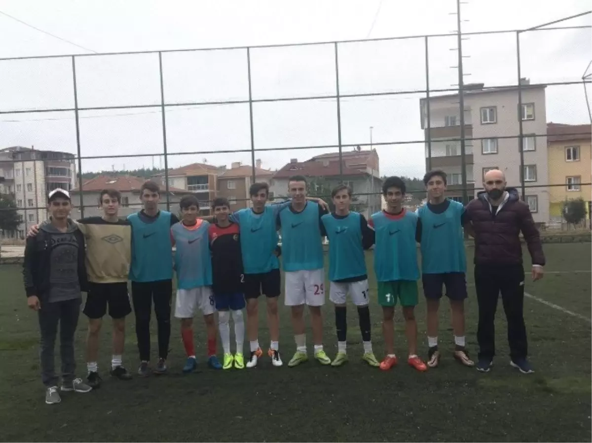 Bozüyük Şeyh Edebali Mesleki ve Teknik Anadolu Lisesi Futbol Takım İl Şampiyonu Oldu