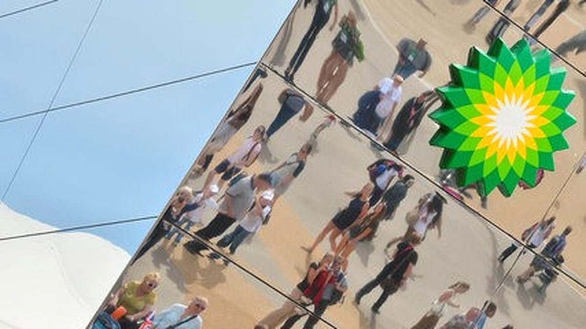 Bp\'nin Son Çeyrek Kârı Yarı Yarıya Azaldı