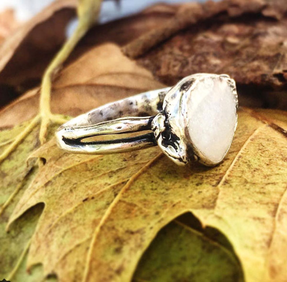 Çılgın Tasarımcı Anne Sütünü Değerli Taşlara Dönüştürüp Takı Yapıyor