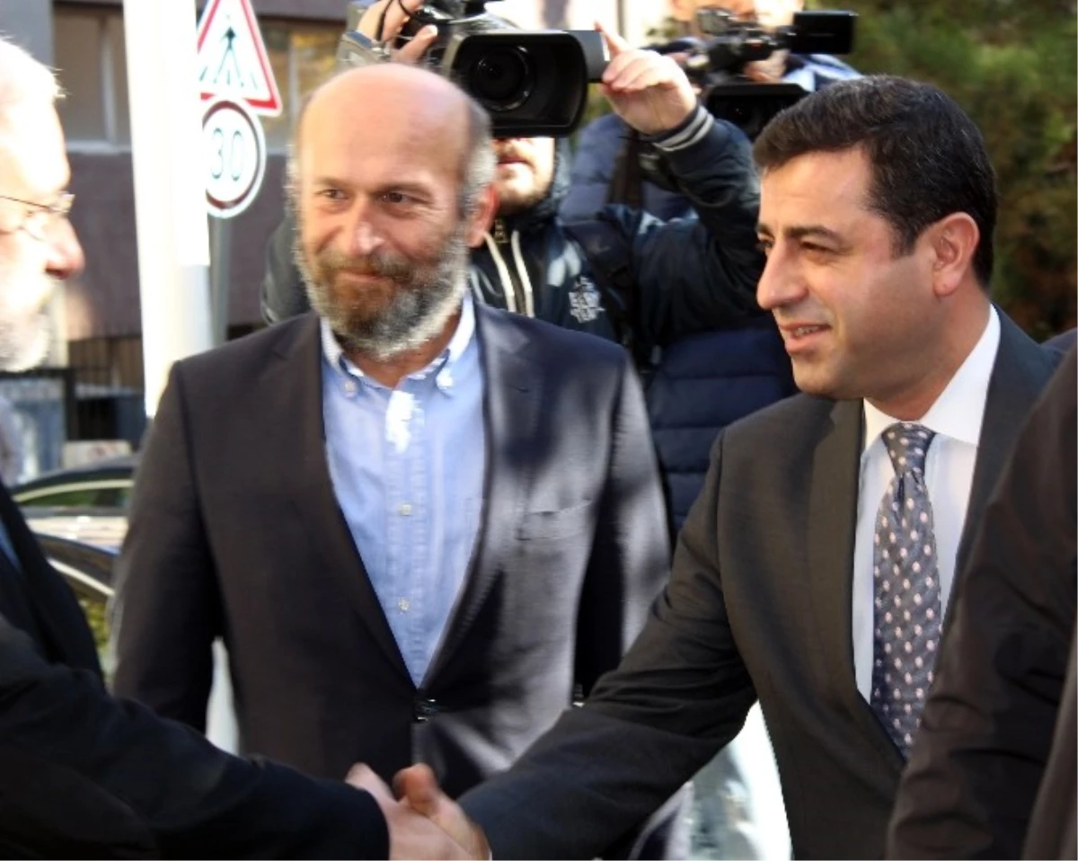 Demirtaş'tan Cumhuriyet Gazetesine Destek