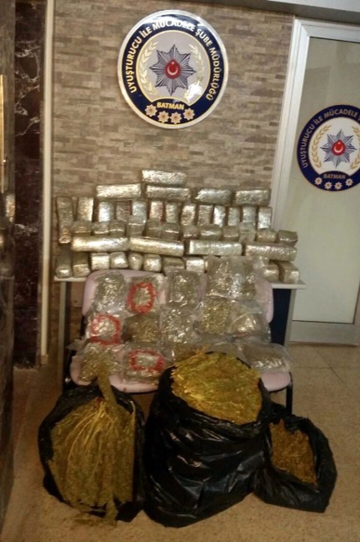 Dur\' İhtarına Uymayan Araçtan 76 Kilo Esrar Çıktı