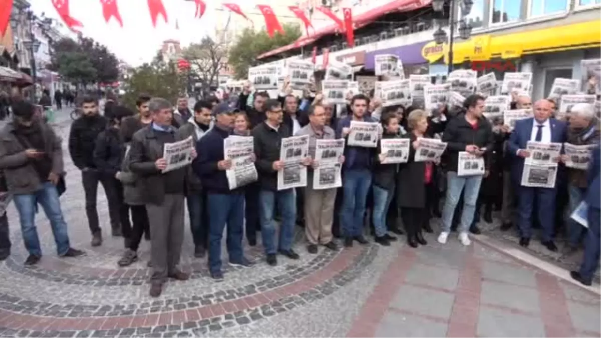 Edirne?de CHP\'li Gençlerden Cumhuriyet Gazetesi Protestosu