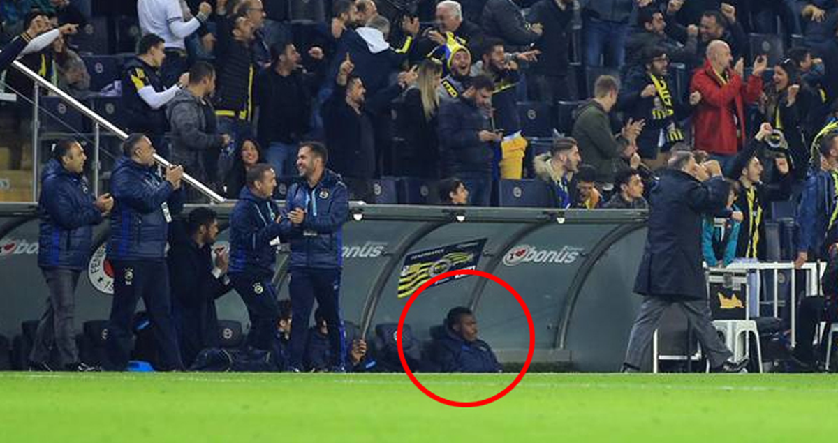 Emenike, Advocaat'ın İstediği Presi Yapmadığı İçin Yedek Kaldı