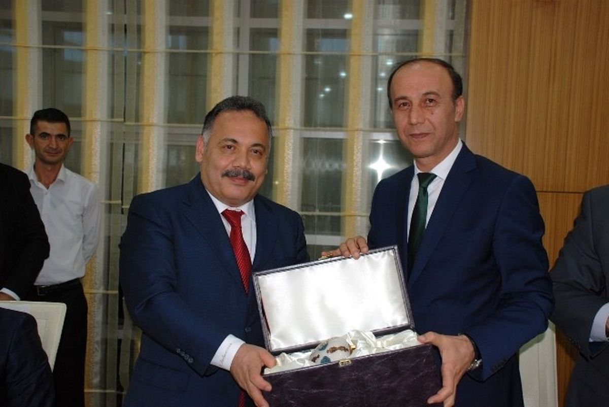 Emniyet Müdürü Fikret Salmaner\'e Veda Yemeği