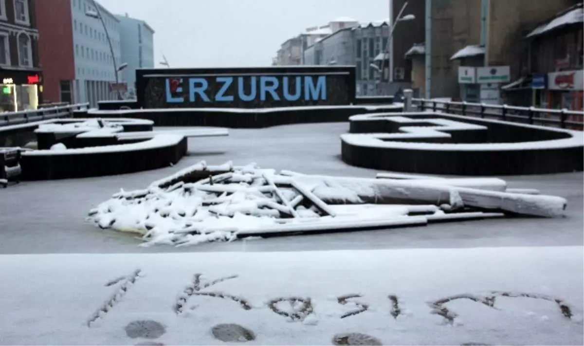 Erzurum\'a Güne Karla Uyandı