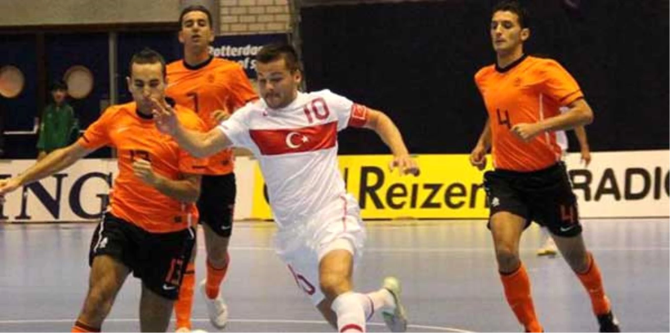 Futsal Milli Takımı, Yunanistan\'ı 2-1 Yendi