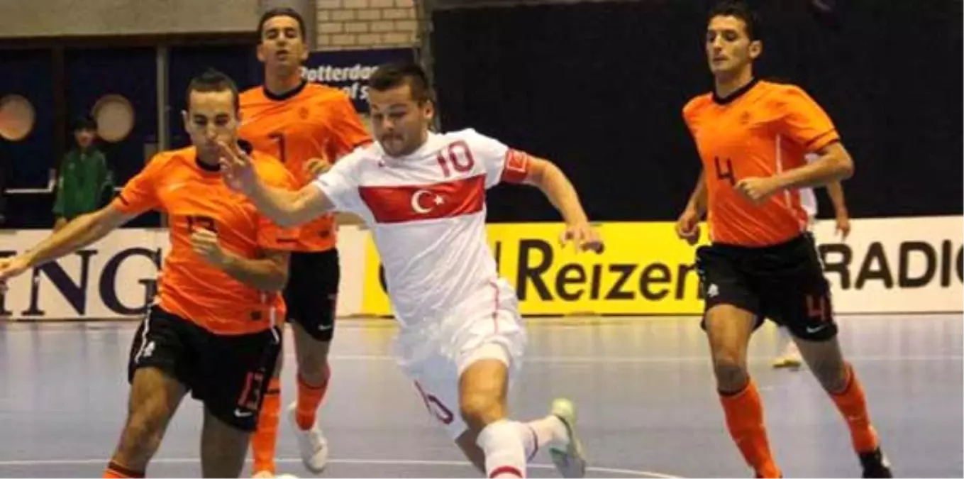 Futsal Milli Takımı, Yunanistan\'ı 2-1 Yendi