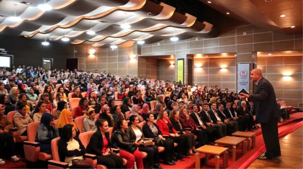 Gelecek Nasıl Bir İnsan Bekliyor" Semineri