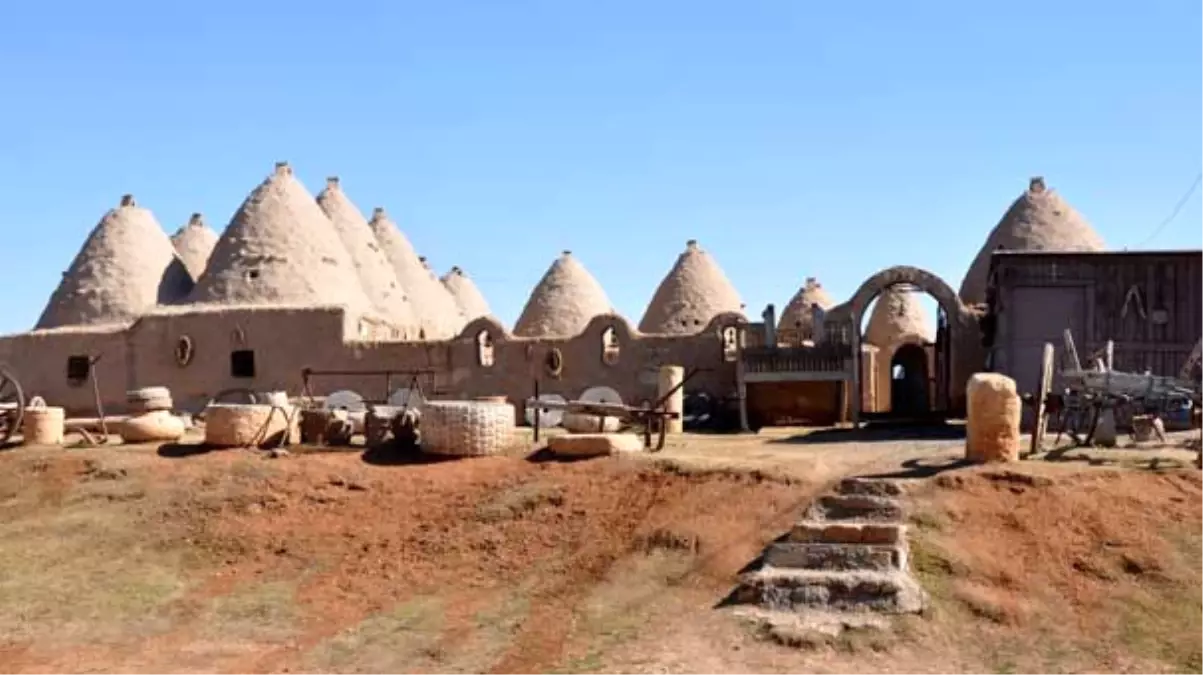 Harran\'ın Konik Kubbeli Evlerine Kış Bakımı