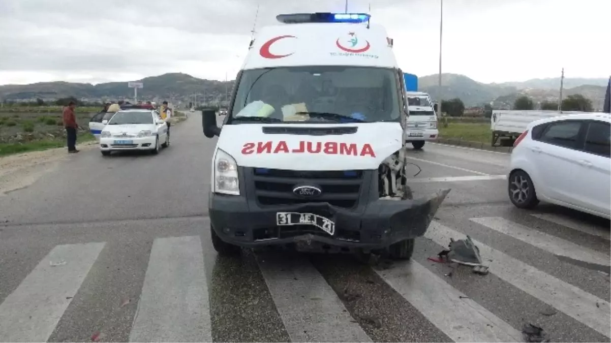 Hatay\'da Ambulans Kaza Yaptı