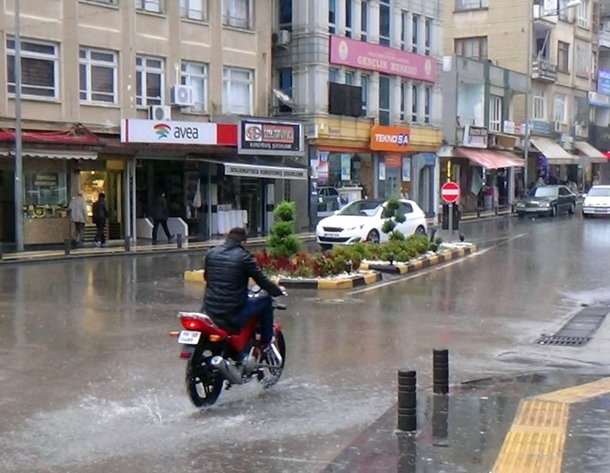 Kilis\'te Sağanak Yağmur Etkili Oluyor