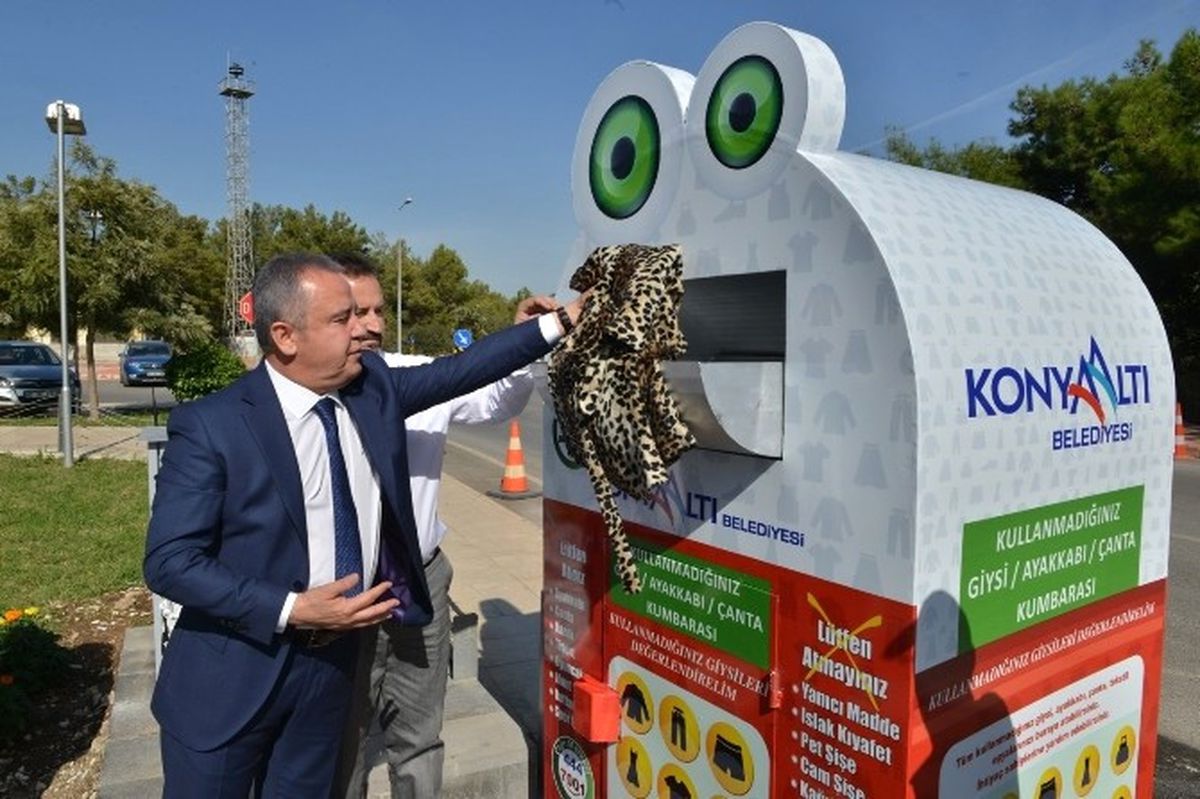 Konyaaltı Belediyesi\'nden "Giymiyorsan Giydir" Projesi