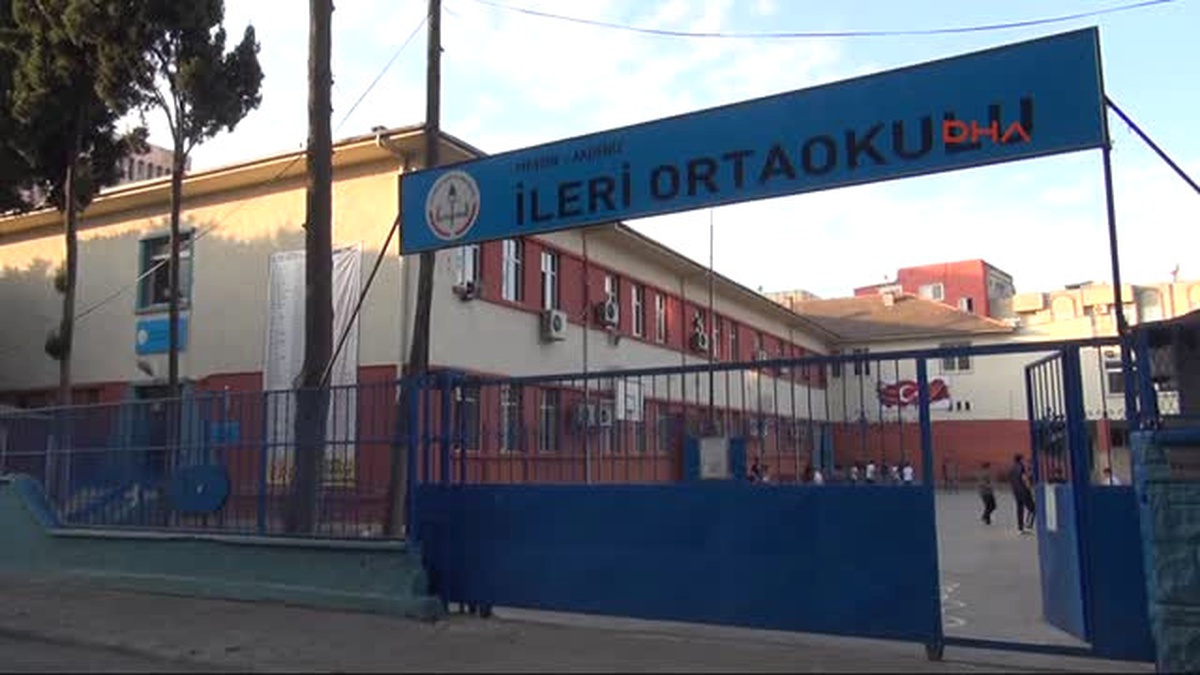 Mersin \'Kız-erkek Yan Yana Oturamaz\' Diyen Müdür Açığa Alındı