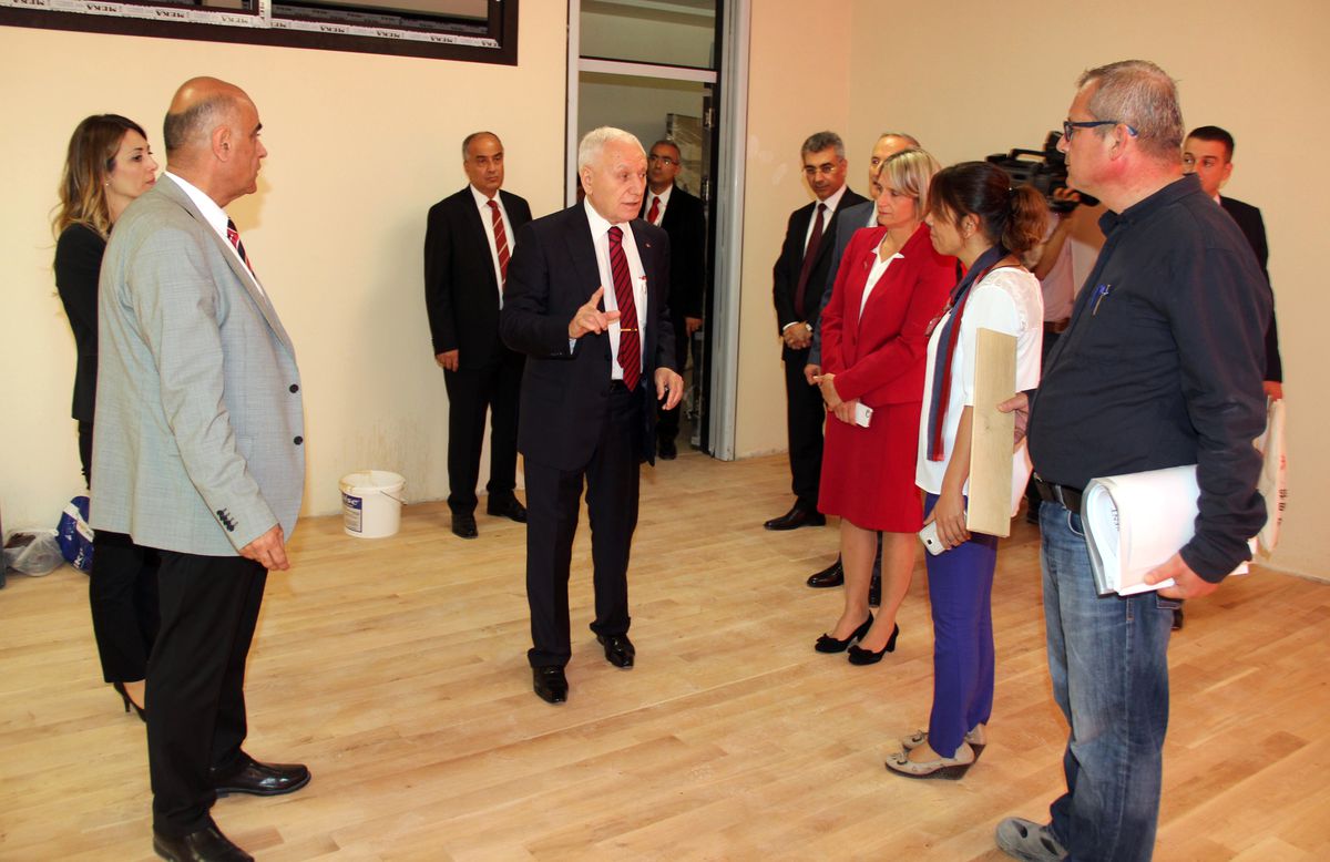 Prof. Dr. Haberal, Başkent Okulları ek lise binası inşaatını gezdi
