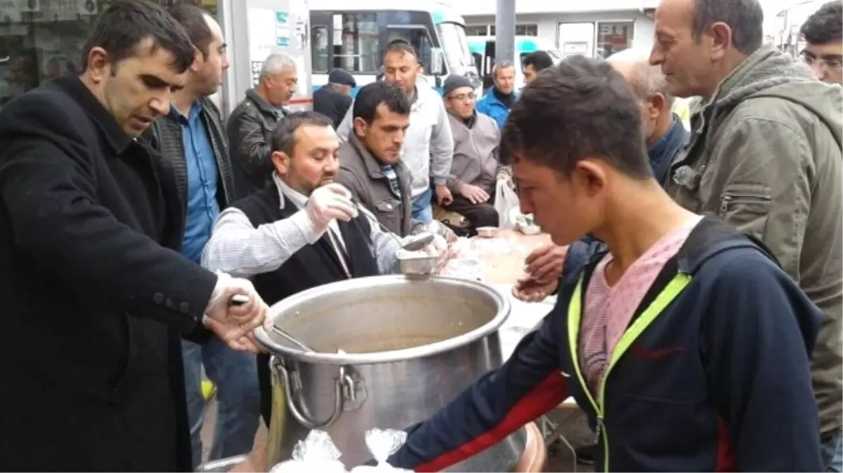 Sorgun Engelliler Umut Derneği Bin Kişiye Aşure Dağıttı